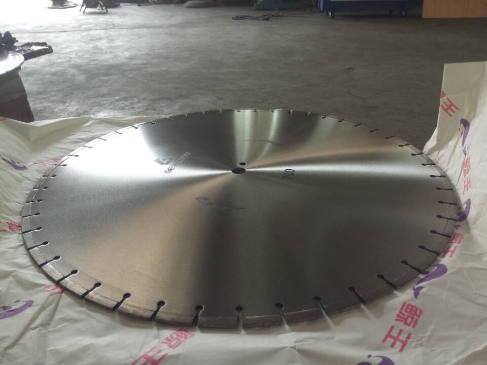 700mm Concrete Cutting Disc Diamond Saw Blade (28