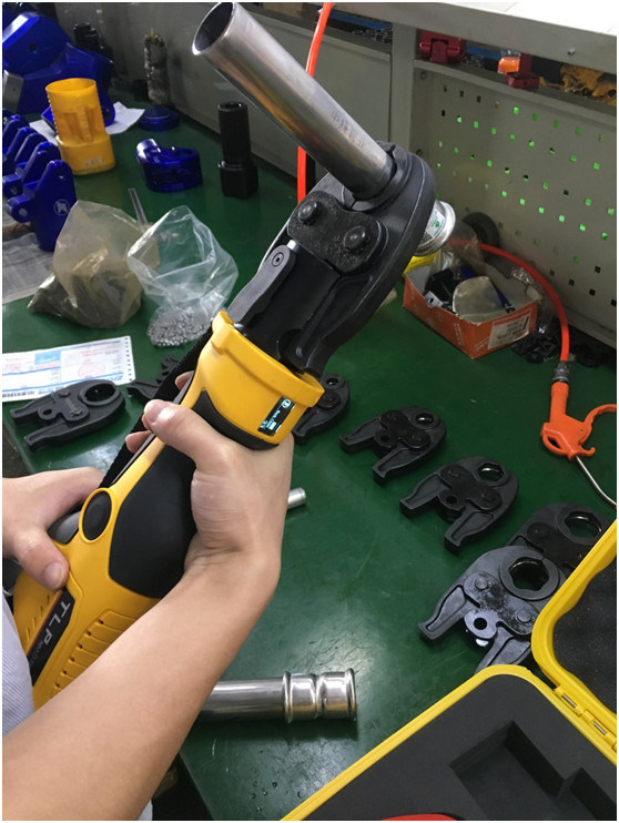Hhyd-1532 Battery Crimping Tools for Pex Cooper Pipe Plumbing Tool