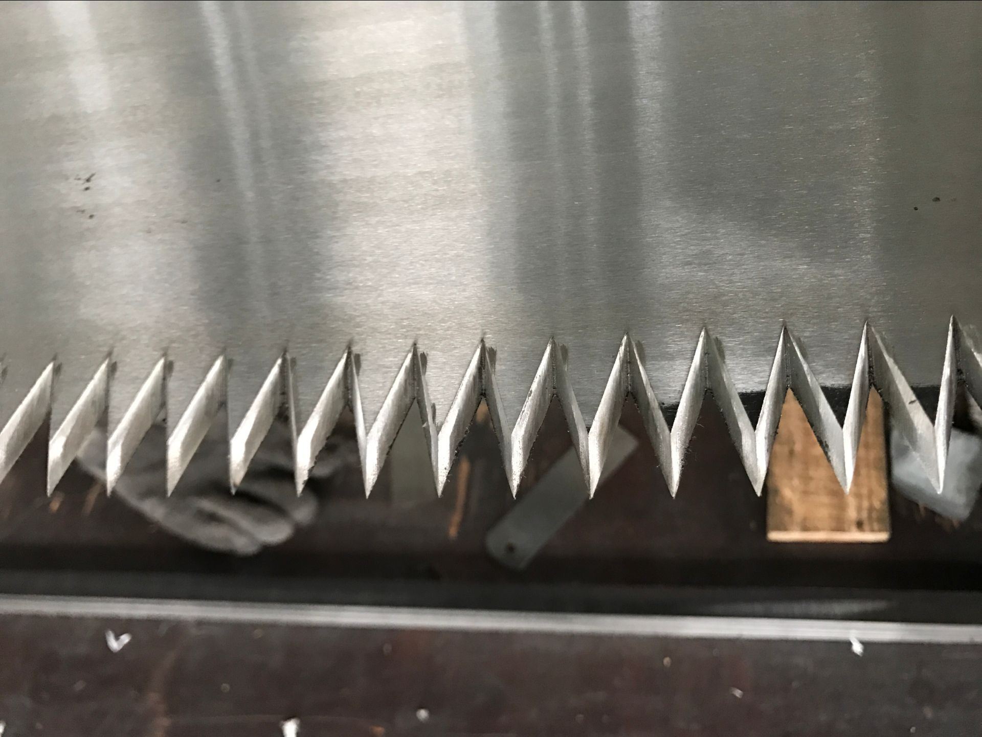 Cutting Film Sharp Long Knife with Teeth