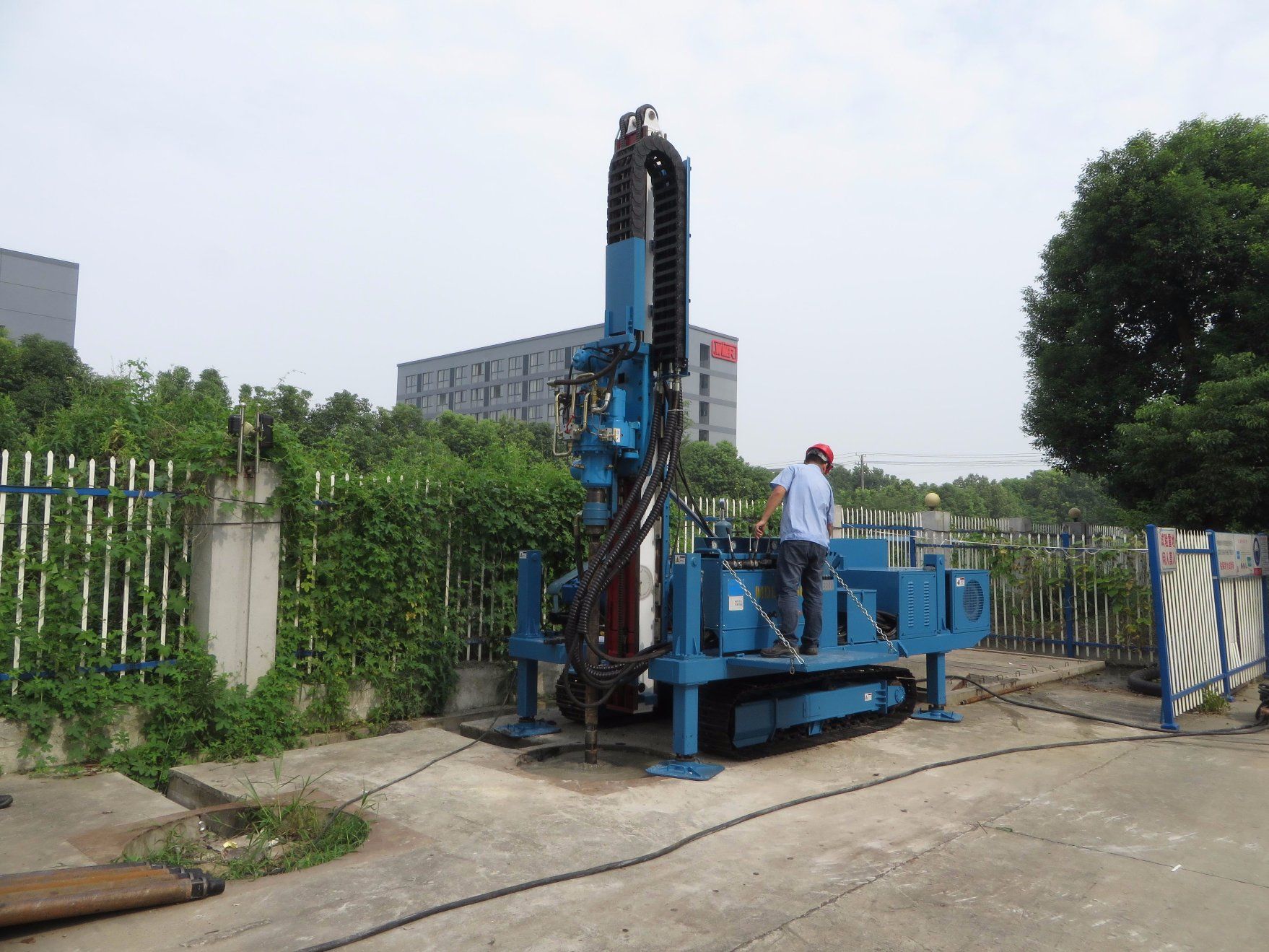 Mdl-C160 Top Drive Full Hydraulic Power Head Anchor Crawler Drilling Rig Drilling Machine