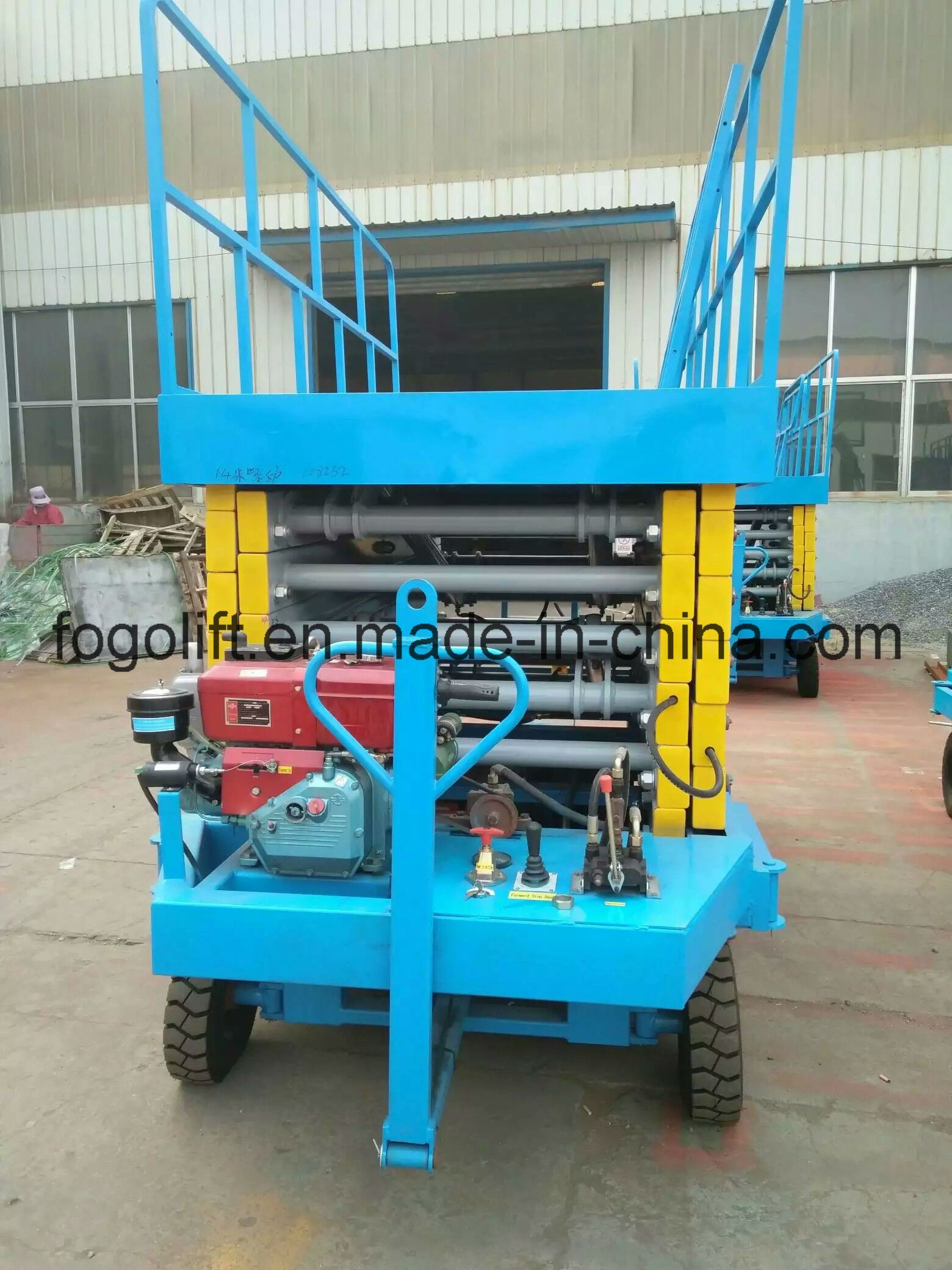 Diesel Power Mobile Platform Lift